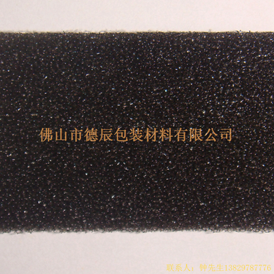 過濾海綿也稱網(wǎng)狀海綿，爆破海綿。聚氨酯過濾海綿由普通開孔軟泡高溫爆破開孔加工而成，爆破除掉了泡沫網(wǎng)絡(luò)之間原有的氣泡膜，得到了主體骨架網(wǎng)狀結(jié)構(gòu)。
過濾海綿的空隙率高達(dá)97%，具有優(yōu)異的透氣性、良好的柔軟性和較高的機(jī)械強(qiáng)度。
