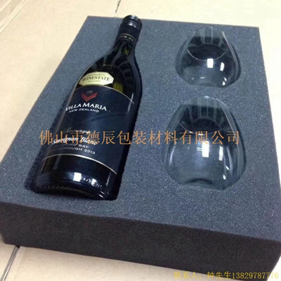 海綿內(nèi)托對各行各業(yè)產(chǎn)品起到絕緣、密封、防震、防塵、填充、隔音、固定，能夠保護(hù)包裝產(chǎn)品在運(yùn)輸過程中安然無恙，起到保護(hù)產(chǎn)品的一個(gè)作用，同時(shí)可以美化產(chǎn)品，提升產(chǎn)品檔次。
